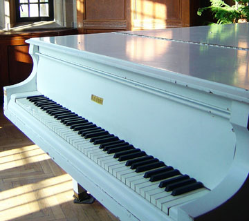 MovingCost.com's Piano Movers Piano Movers